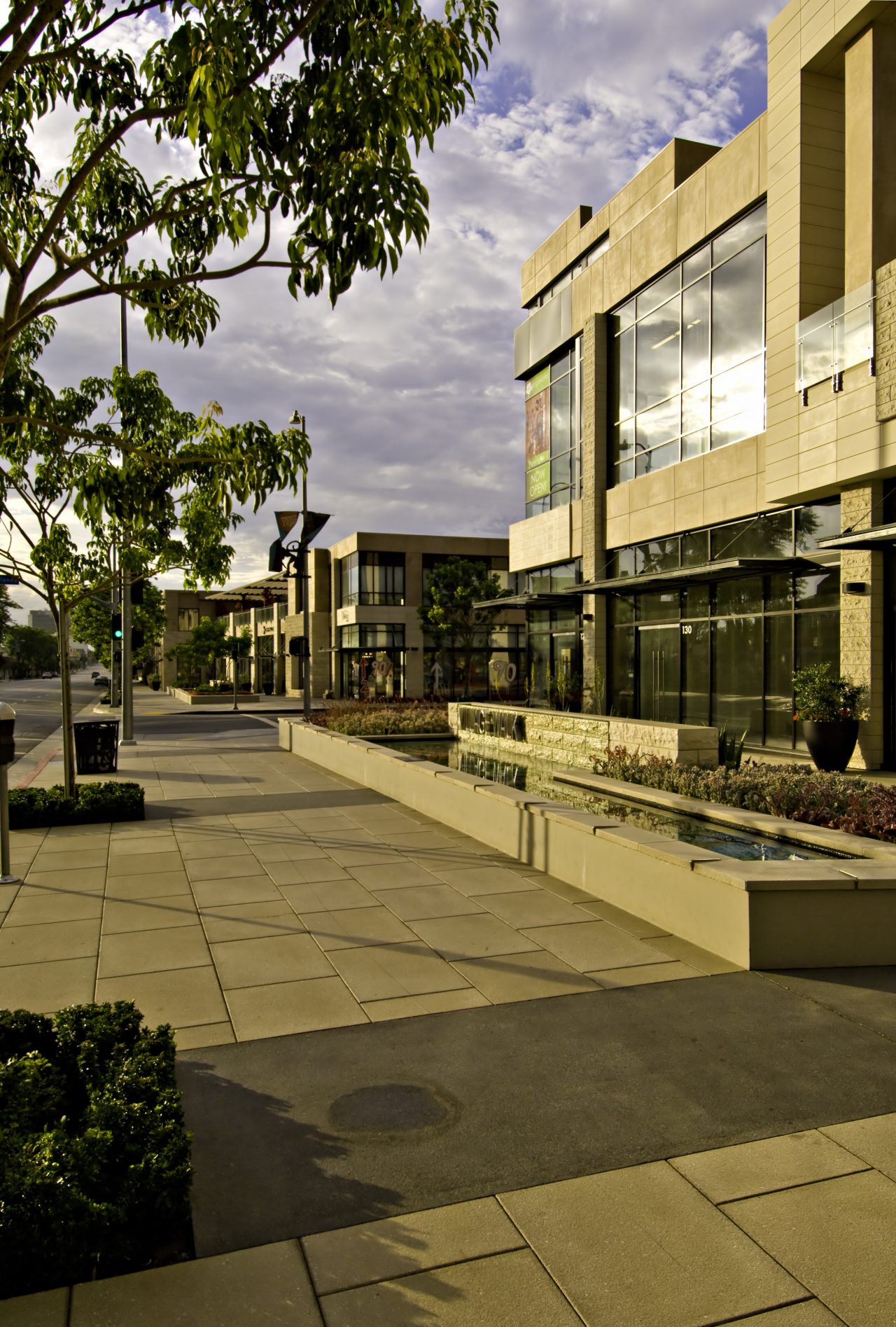 Tarzana Village Walk Promenade Gruen Associates
